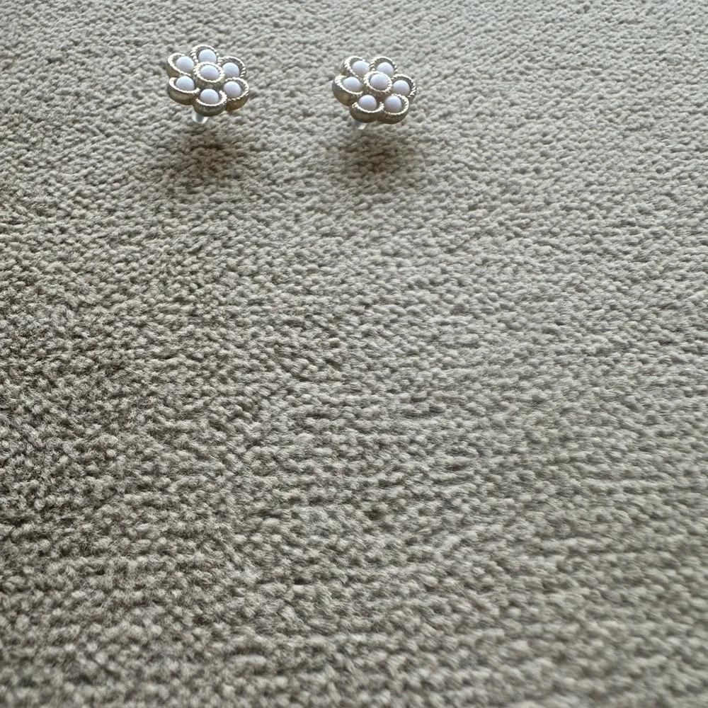 Stella and Dot Gold and White Flower Stud Earrings - Picture 5 of 7